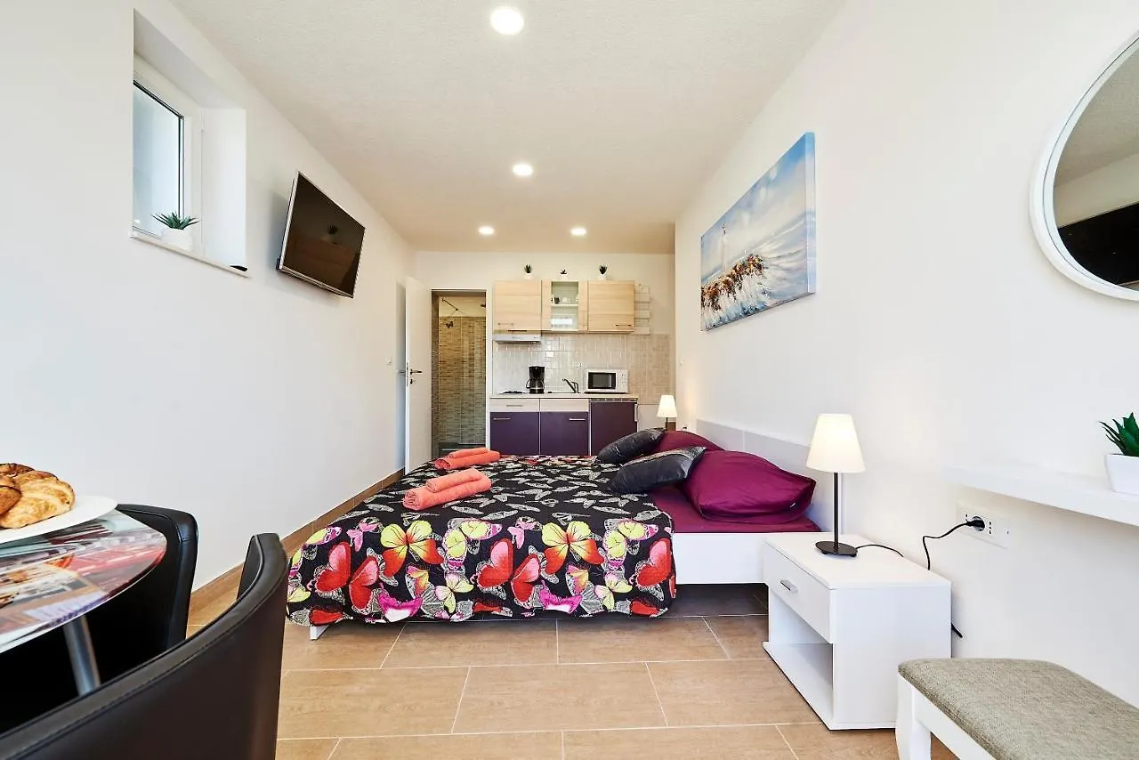 Studio Apartment Bascan 特罗吉尔