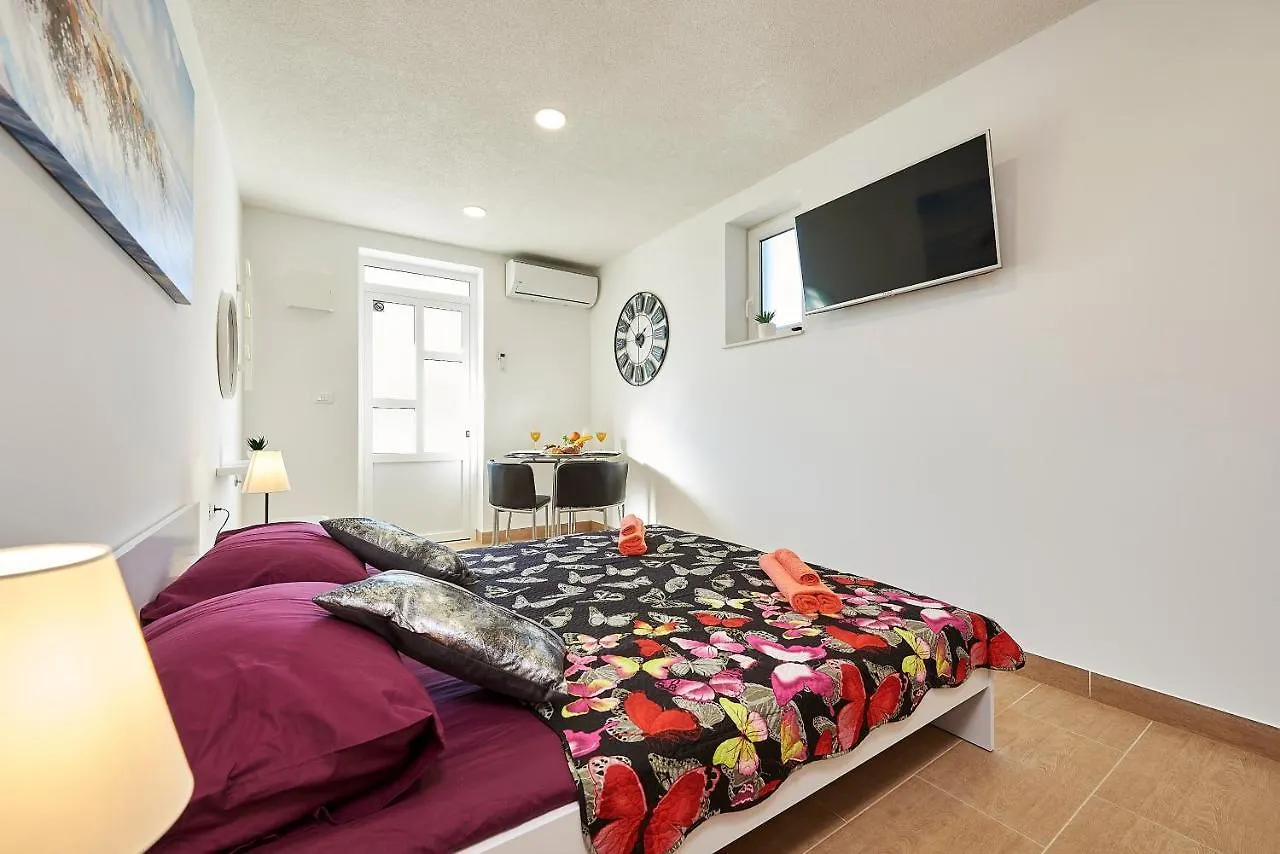 Studio Apartment Bascan Trogir