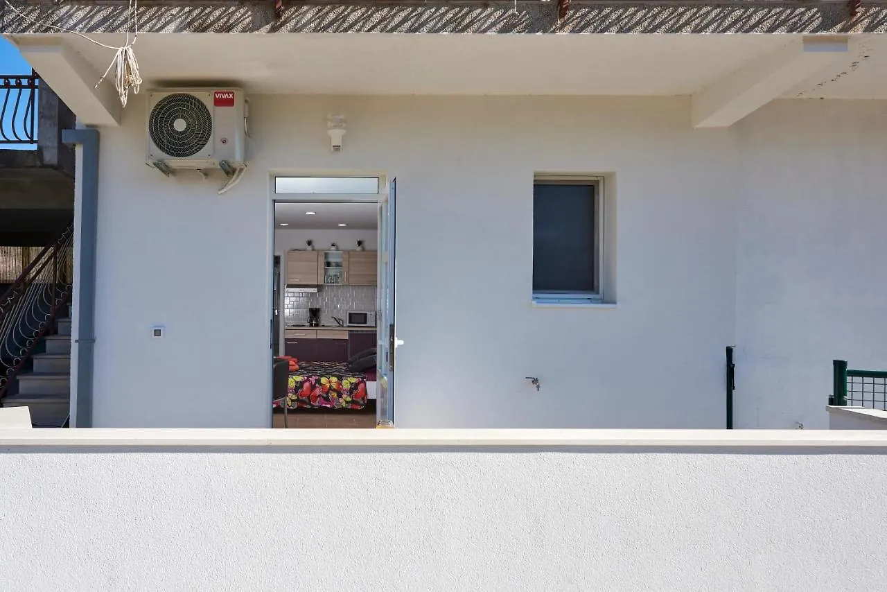 Studio Apartment Bascan Trogir
